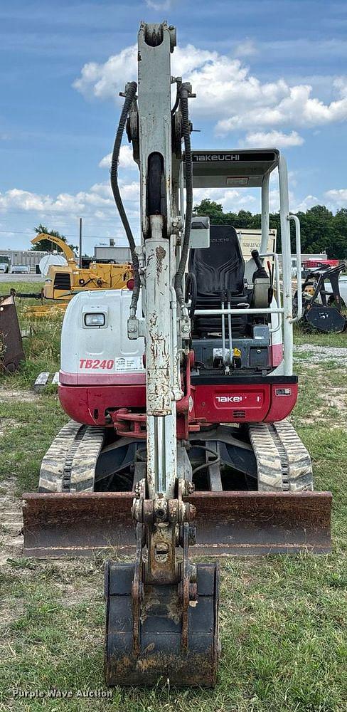 Image of Takeuchi TB240 equipment image 1