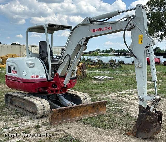 Image of Takeuchi TB240 equipment image 2