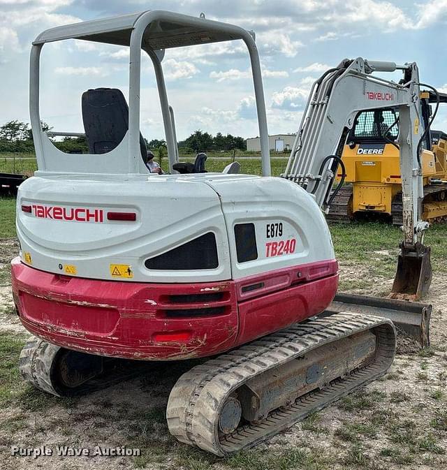 Image of Takeuchi TB240 equipment image 4