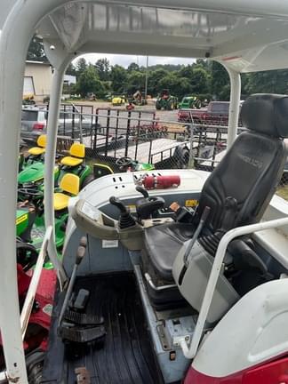Image of Takeuchi TB260 equipment image 4