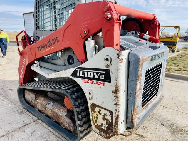 Image of Takeuchi TL10V2 equipment image 4