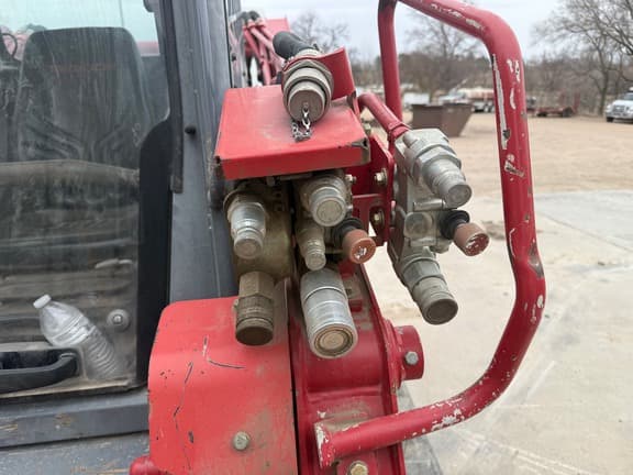 Image of Takeuchi TL12V2 equipment image 3