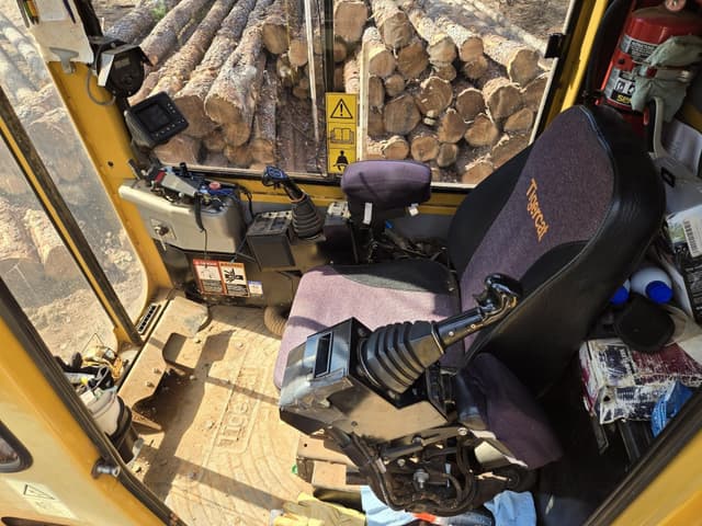 Image of Tigercat 250D equipment image 4
