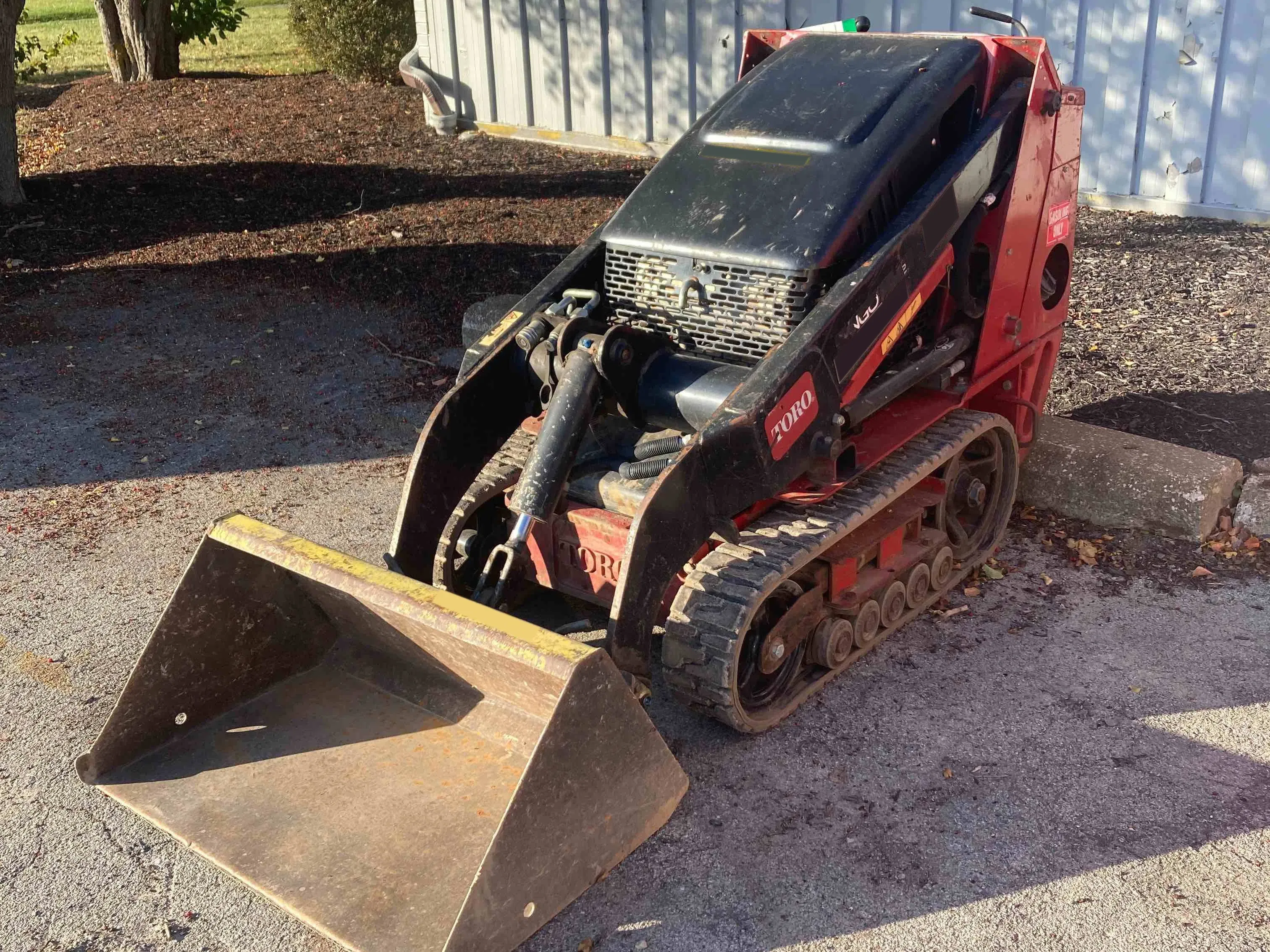 2018 Toro Dingo TX427 Equipment Image0