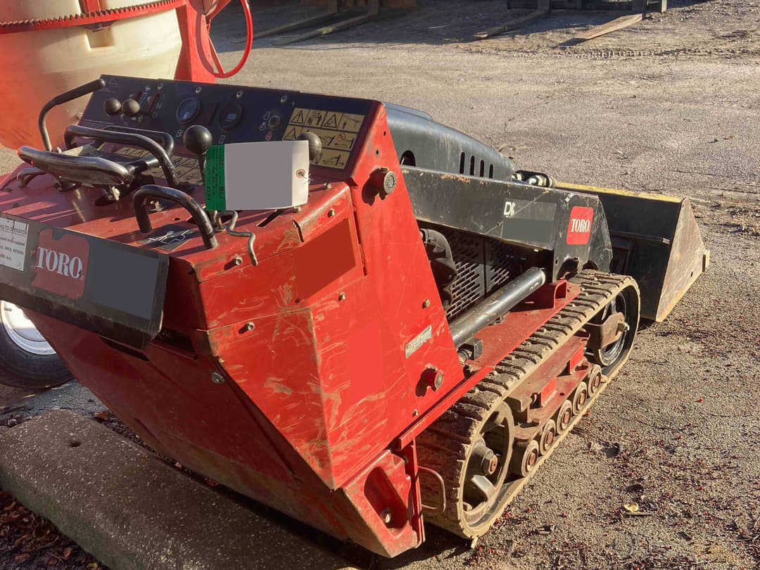 Image of Toro Dingo TX427 Image 1