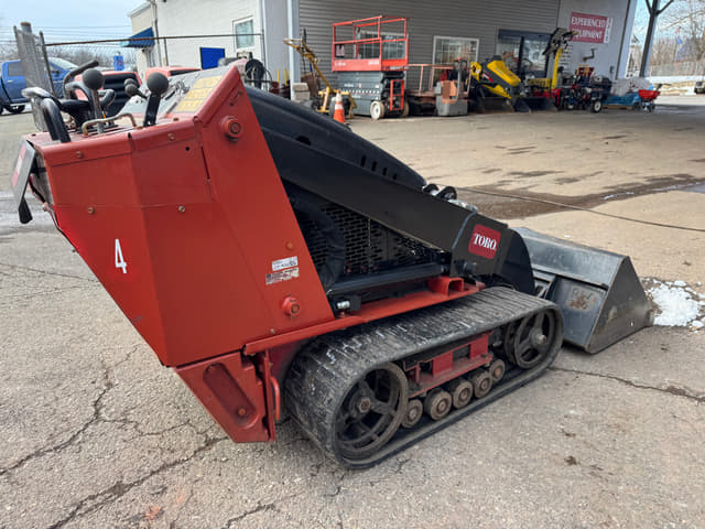 Image of Toro Dingo TX427 equipment image 1