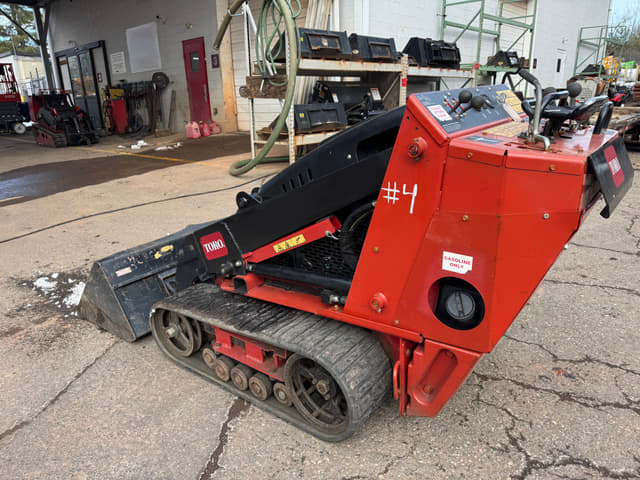 Image of Toro Dingo TX427 equipment image 4