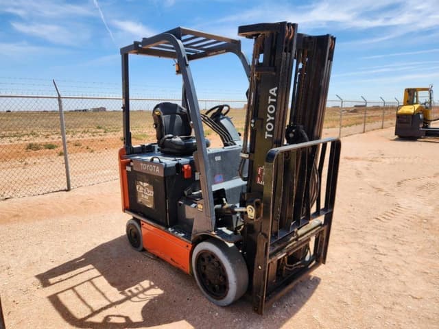 Image of Toyota 8FBCU25 equipment image 3