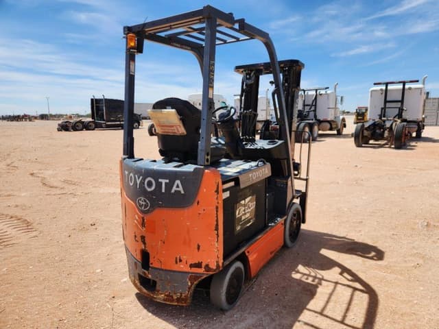 Image of Toyota 8FBCU25 equipment image 2