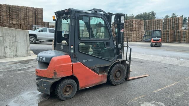 Image of Toyota 8FDU25 equipment image 4