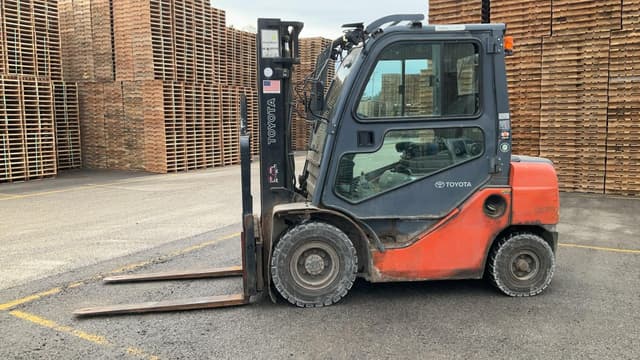 Image of Toyota 8FDU25 equipment image 1