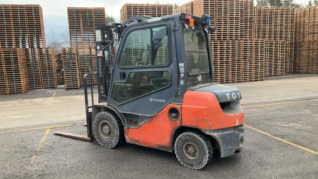 Image of Toyota 8FDU25 equipment image 2