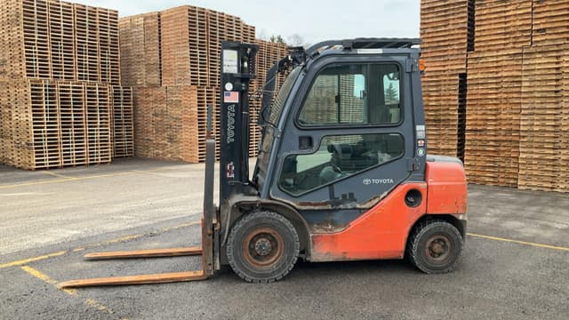 Image of Toyota 8FDU25 equipment image 1