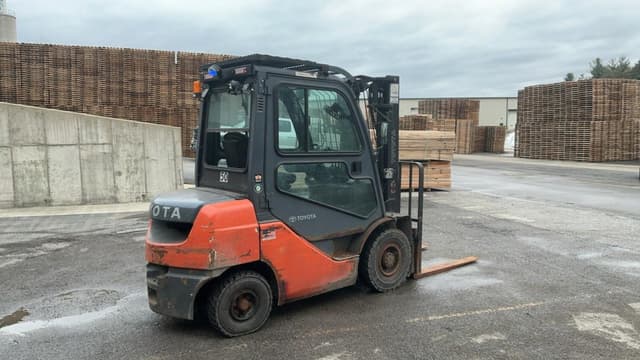 Image of Toyota 8FDU25 equipment image 4