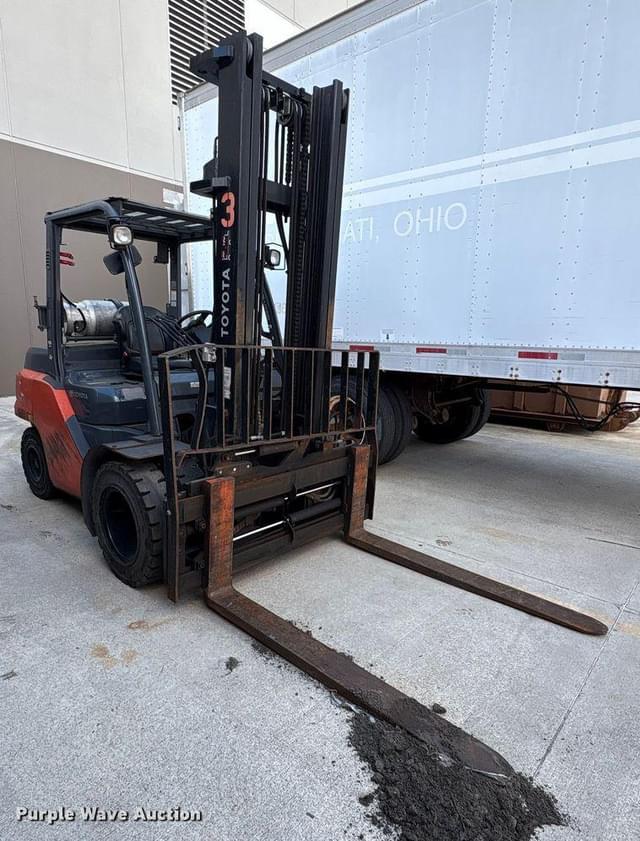 Image of Toyota 8FG40U equipment image 2