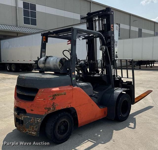 Image of Toyota 8FG40U equipment image 4