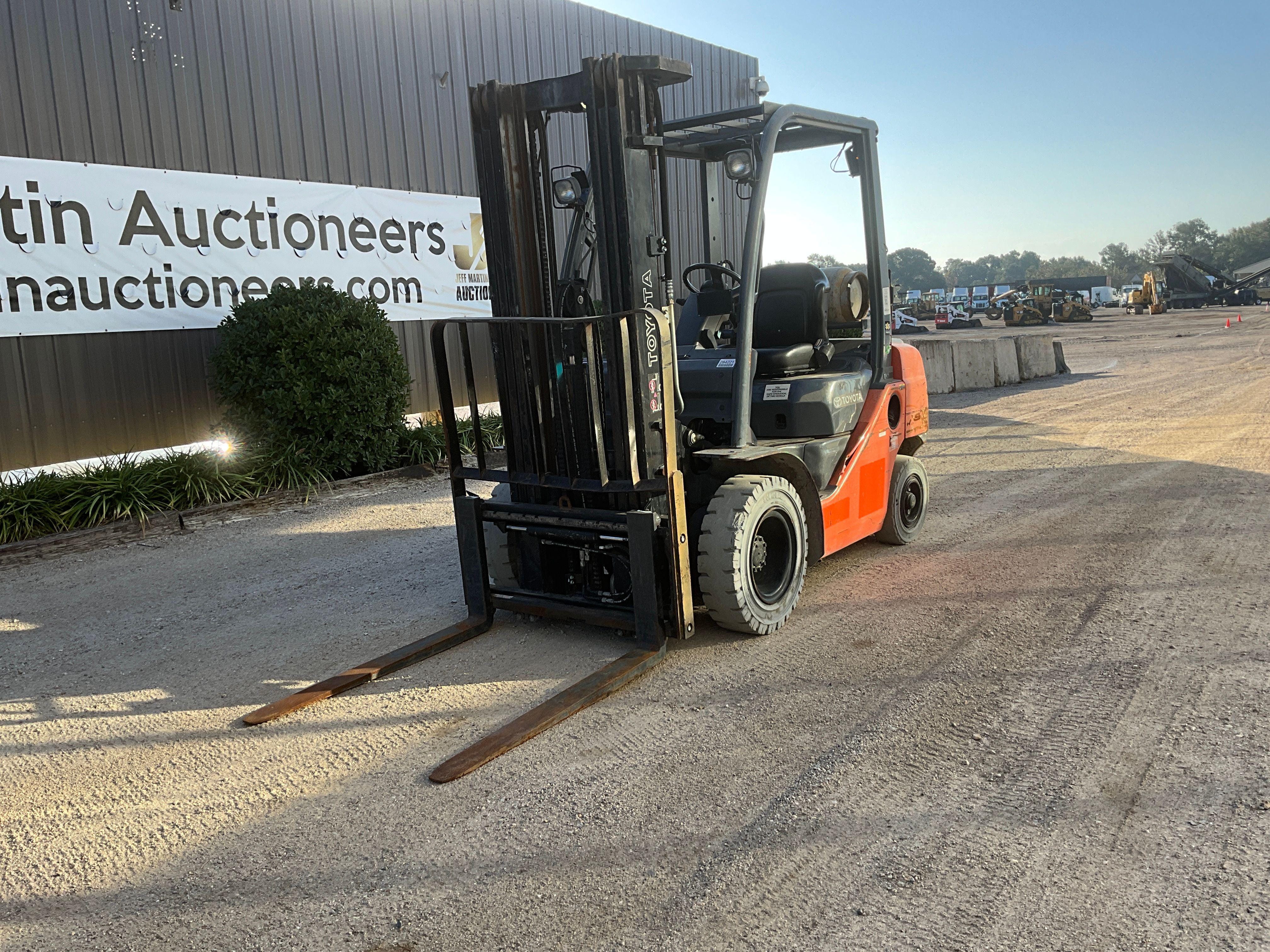 Main image Toyota 8FGU25