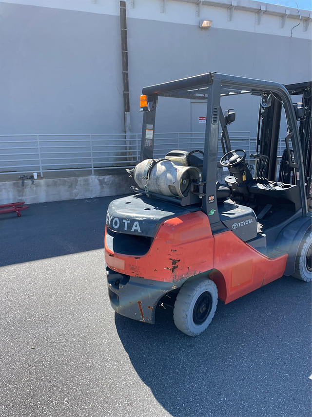 Image of Toyota 8FGU25 equipment image 2