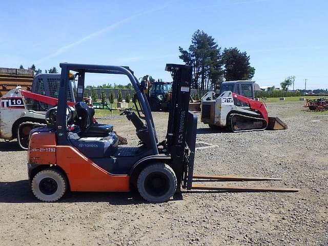 Image of Toyota 8FGU25 equipment image 2