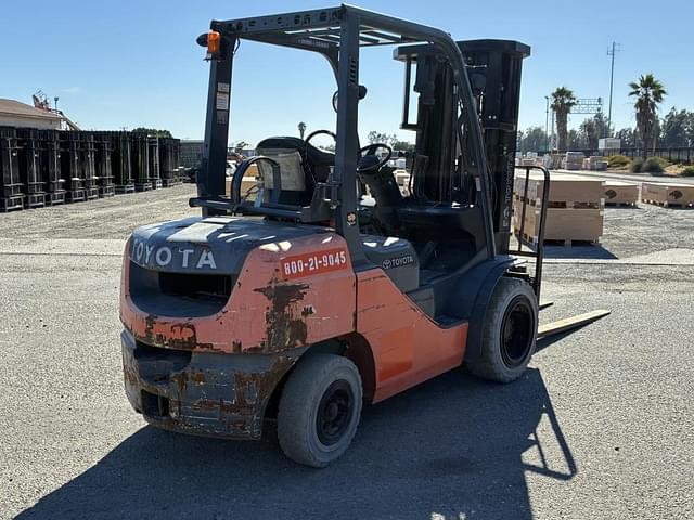 Image of Toyota 8FGU30 equipment image 2