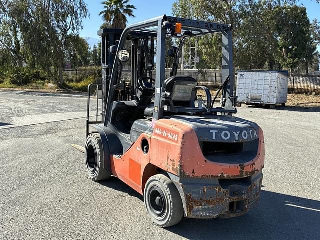 Image of Toyota 8FGU30 equipment image 3
