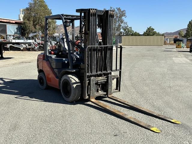 Image of Toyota 8FGU30 equipment image 1