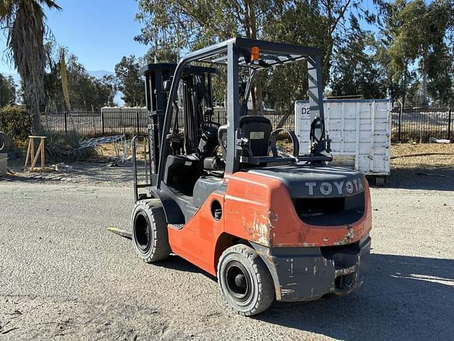 Image of Toyota 8FGU30 equipment image 3