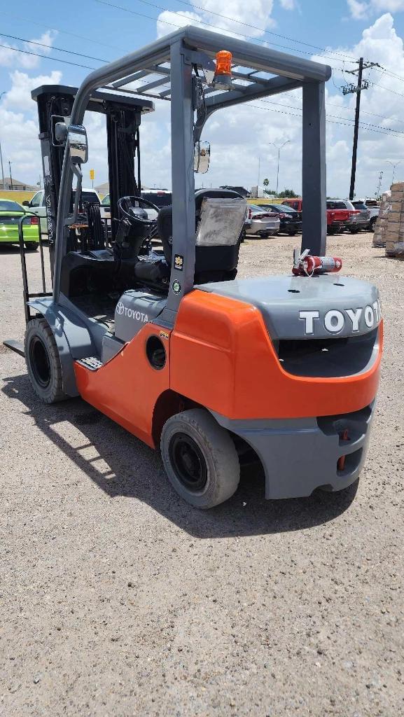 Image of Toyota 8FDU25 equipment image 3