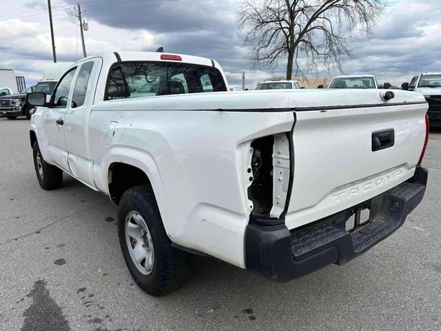 Image of Toyota Tacoma equipment image 2