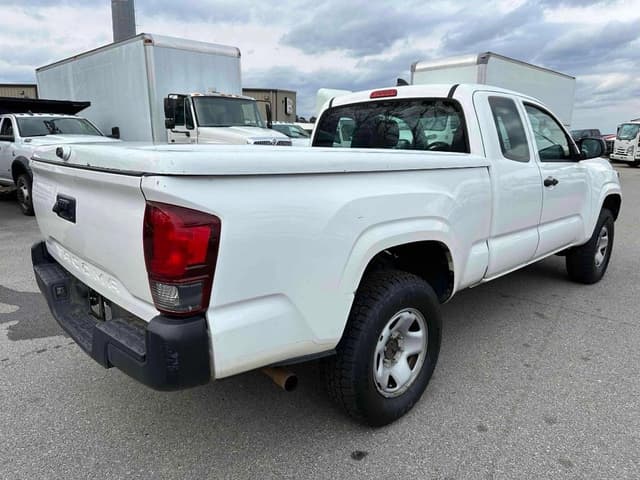 Image of Toyota Tacoma equipment image 4