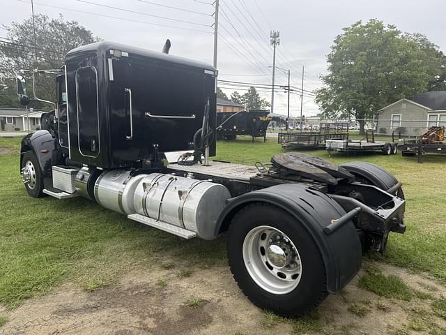 Image of Peterbilt 337 equipment image 3