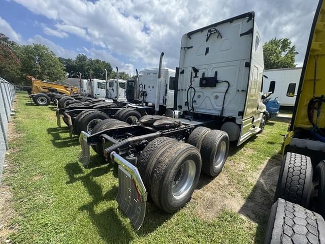 Image of Freightliner Cascadia equipment image 2