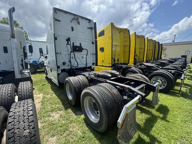 Image of Freightliner Cascadia equipment image 3