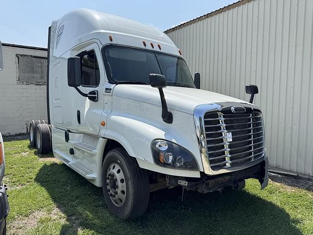 Image of Freightliner Cascadia equipment image 1