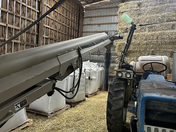 Image of Unverferth Seed Runner 3755 equipment image 3