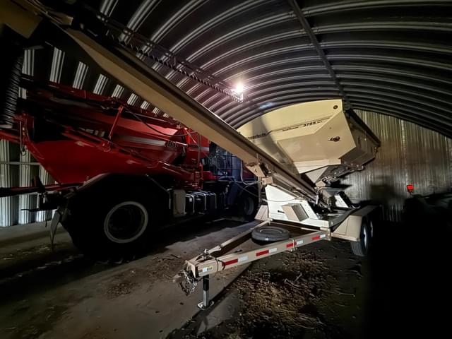 Image of Unverferth Seed Runner 3755XL equipment image 2