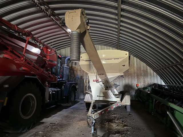 Image of Unverferth Seed Runner 3755XL equipment image 3