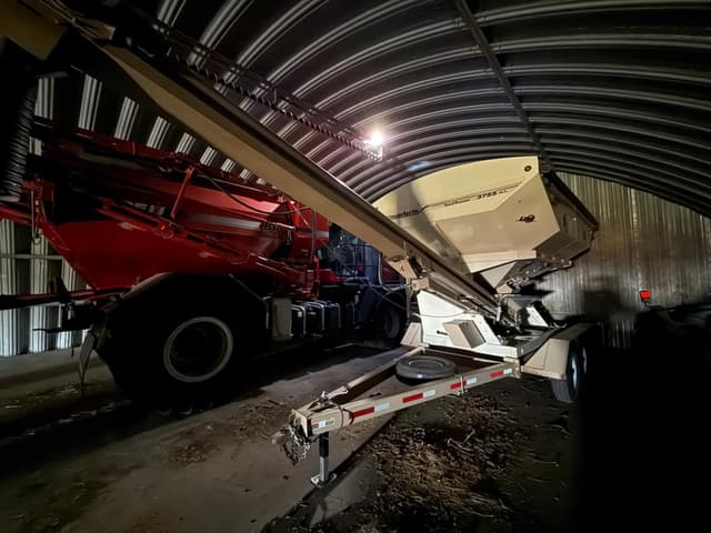 Image of Unverferth Seed Runner 3755XL equipment image 2