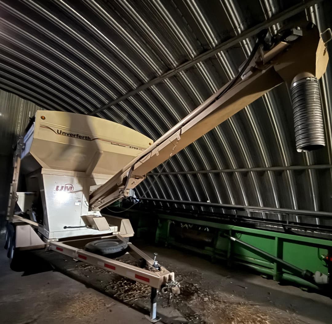 Image of Unverferth Seed Runner 3755XL Primary image