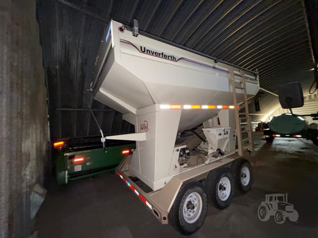 Image of Unverferth Seed Runner 3755XL equipment image 1