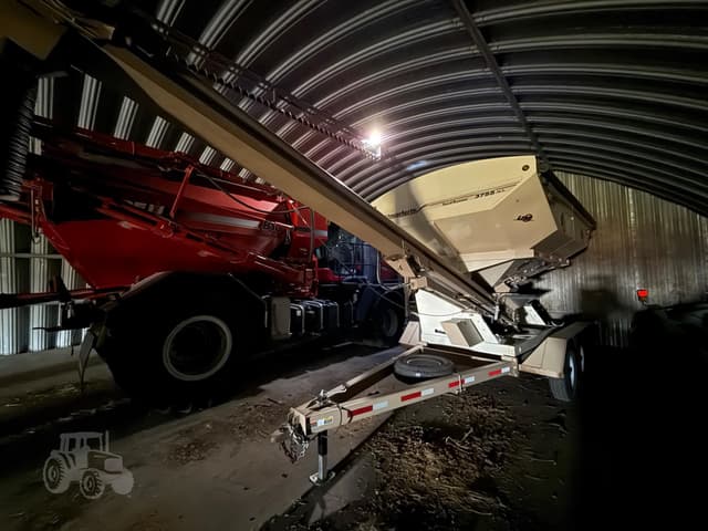 Image of Unverferth Seed Runner 3755XL equipment image 2