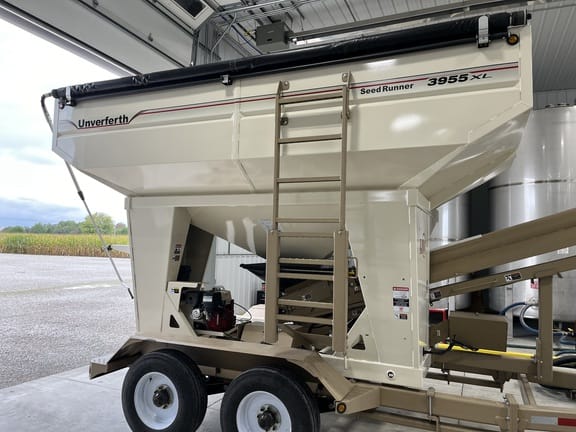 2018 Unverferth 3955XL Equipment Image0