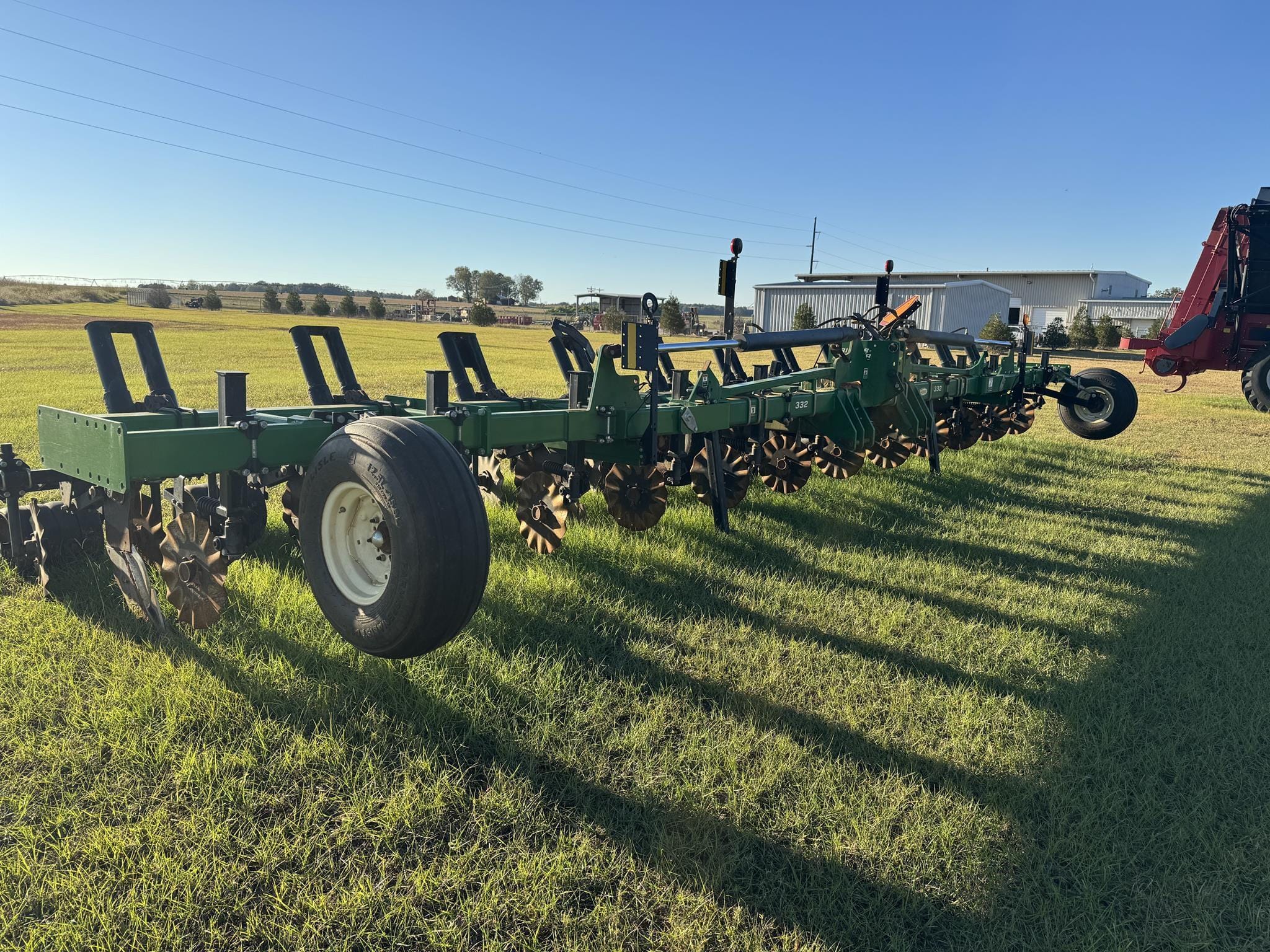 2018 Unverferth Ripper-Stripper 330 Equipment Image0