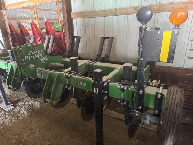 Image of Unverferth Zone-Builder 132 equipment image 1