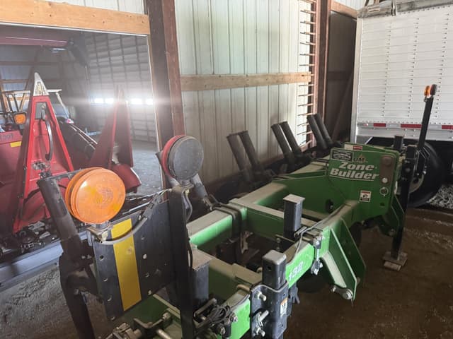 Image of Unverferth Zone-Builder 132 equipment image 4