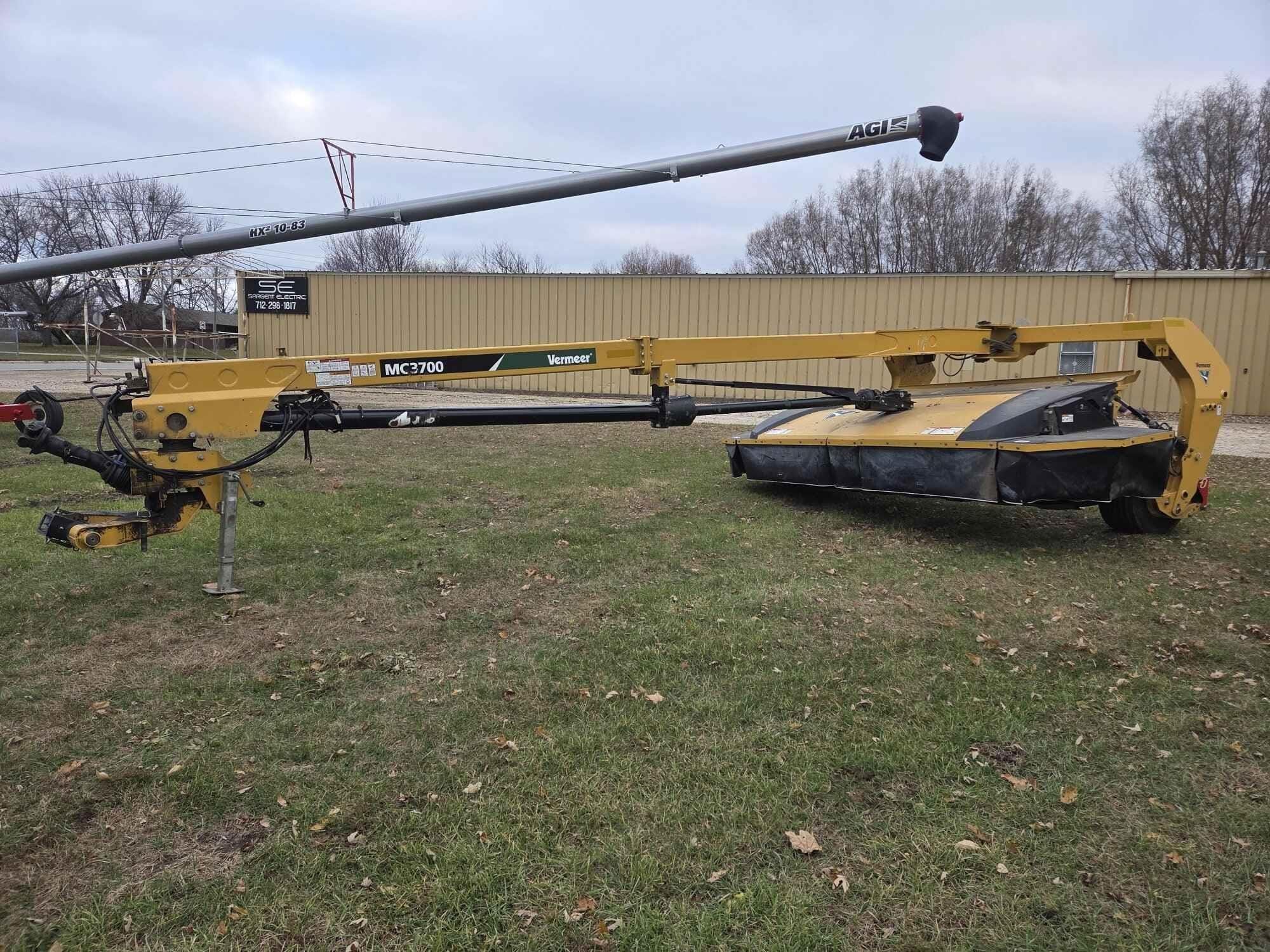 2018 Vermeer MC3700 Equipment Image0