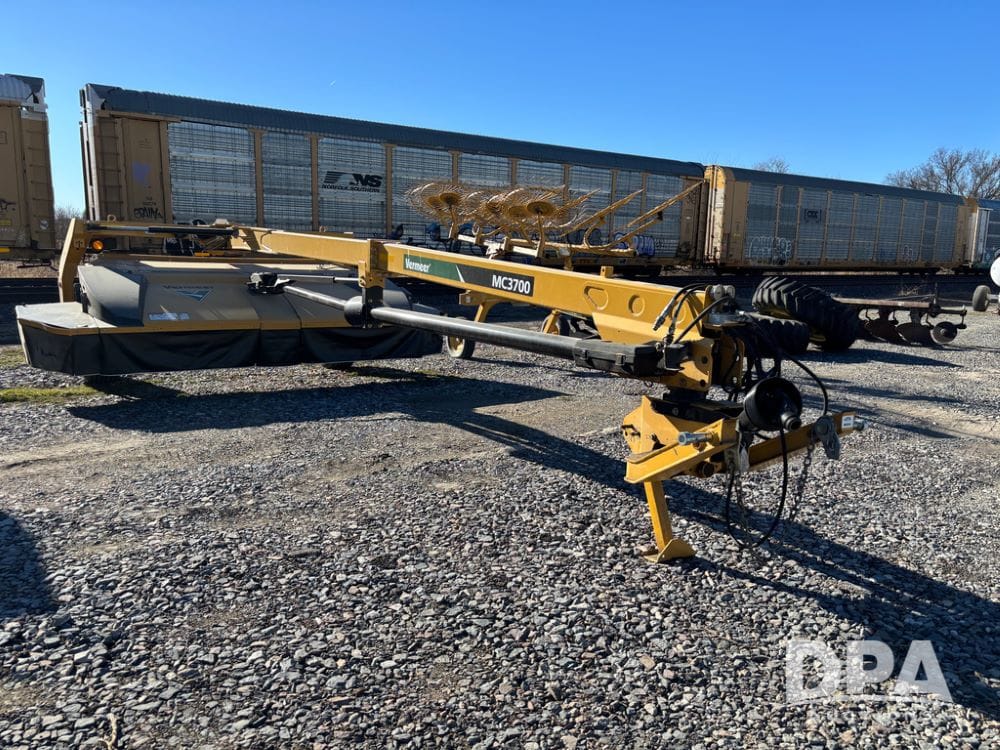 2018 Vermeer MC3700 Equipment Image0