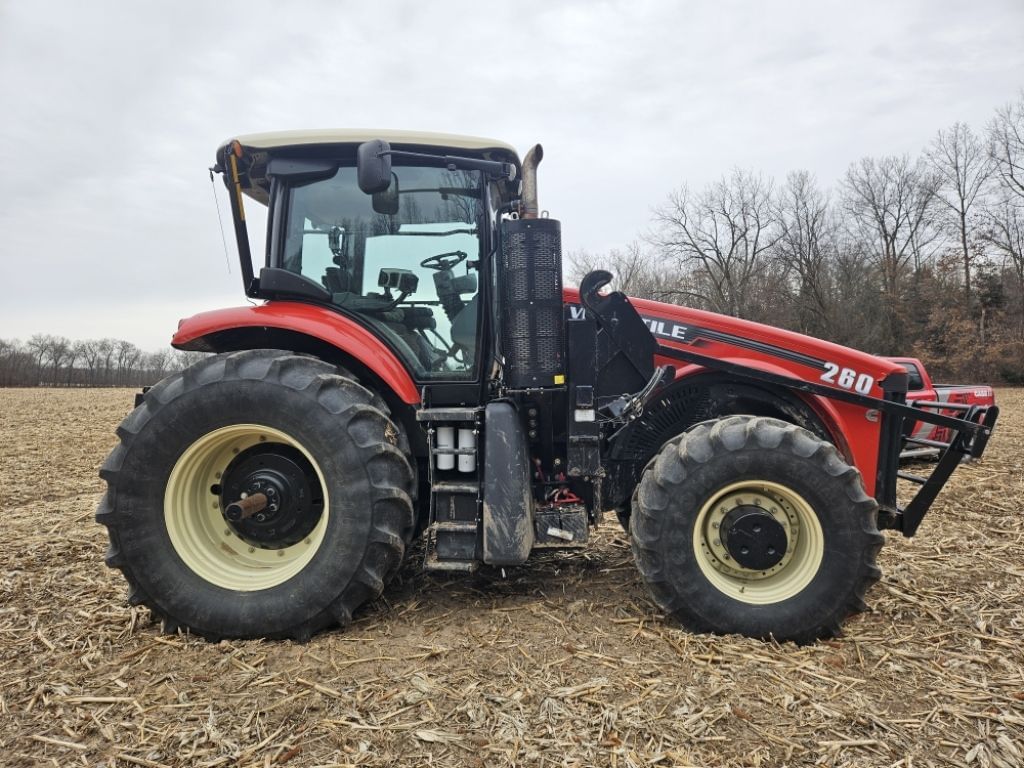 2018 Versatile 260 Equipment Image0