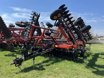 2018 Versatile 320 Equipment Image0