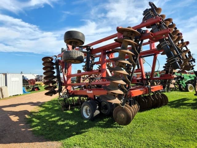 Image of Versatile TD700F equipment image 2